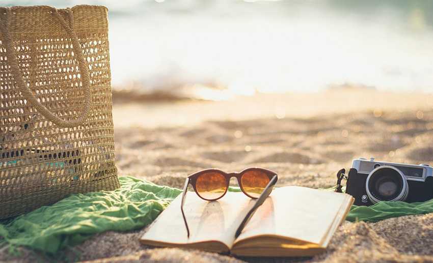 Книги для отпуска или что можно почитать летом на море для души - список лучшей литературы
