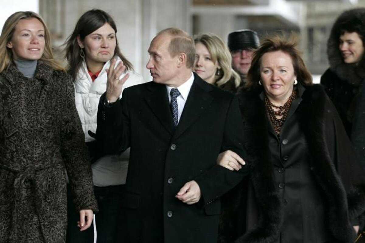 Как живет и чем занимается людмила путина - бывшая жена президента россии?