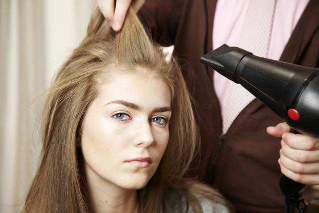 Как сделать объем у корней волос в домашних условиях начес
