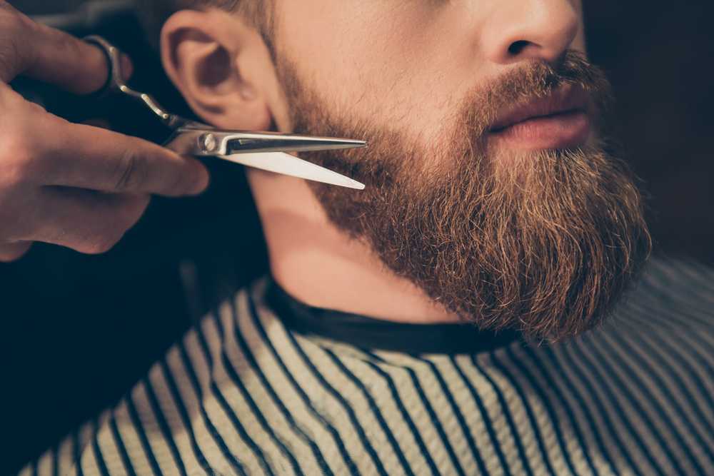 Барбер объясняет: главные ошибки мужчин при уходе за бородой и прической