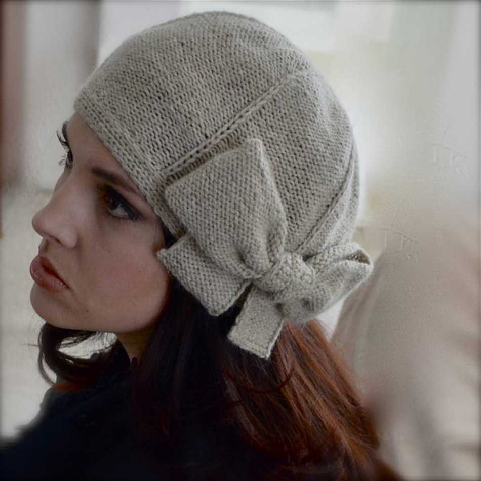 Вязание спицами шапок для женщин - с описанием и бесплатными схемами - с помпном, с косами, с отворотом - видео уроки