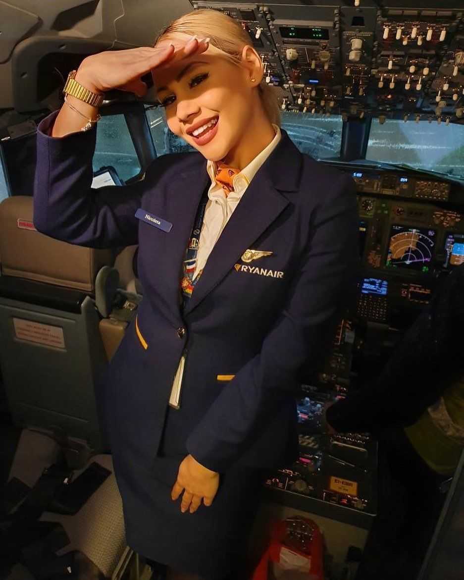 Как стать стюардессой? где учиться на стюардессу? как стать стюардессой "аэрофлота"?