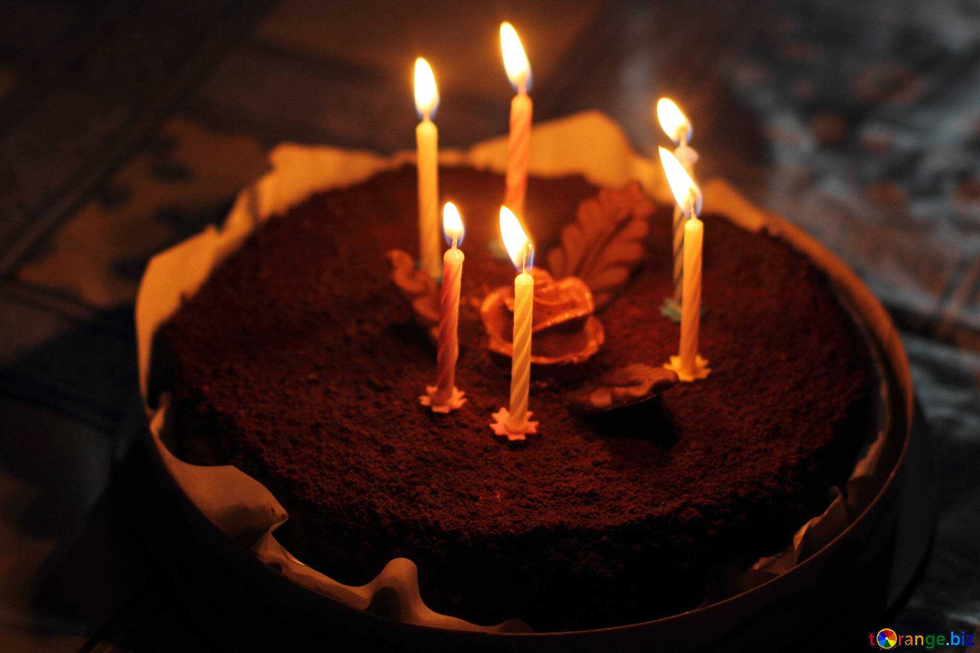 Видео торт свечи. Торт со свечками. Свечи для торта. Торт со свечами фото. Торт со свечами с днем рождения фото.