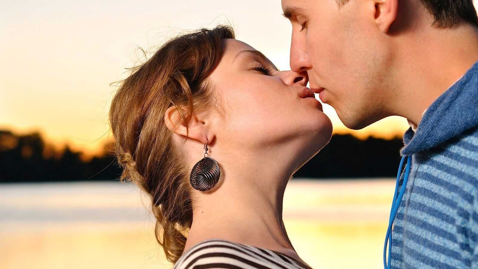 Как правильно целоваться: все виды страстных поцелуев и что делать, если целоваться ты еще совсем не умеешь