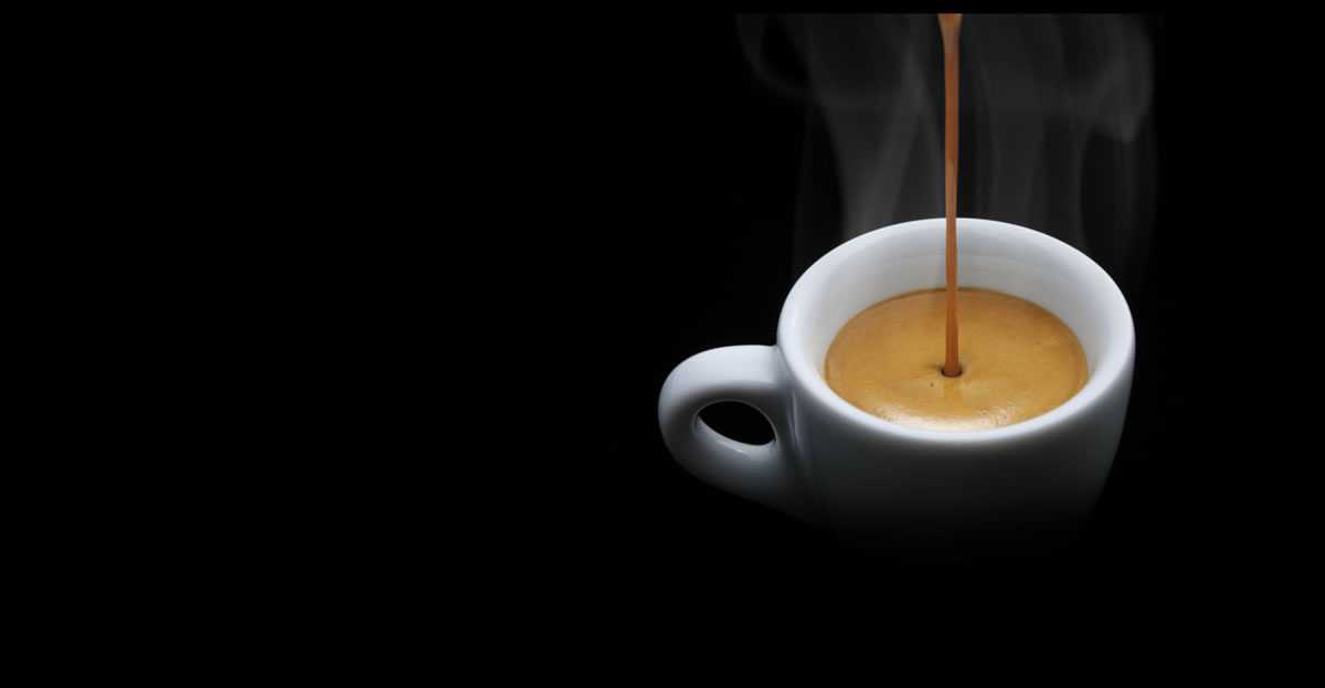 К чему снится кофе - сонник, варить молоть или покупать кофе в зернах, пить кофе из чашки во сне