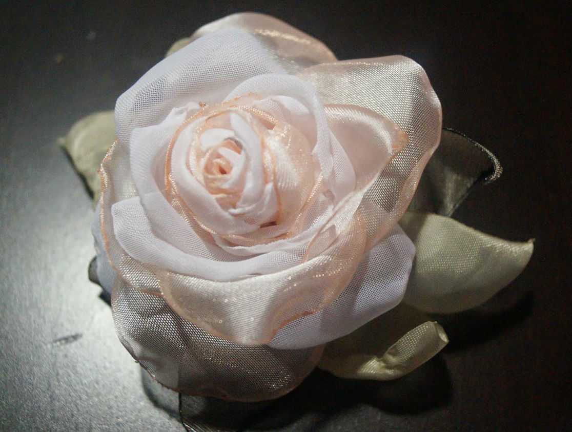 Как сделать розу из бумаги, ленты, фоамирана, фетра и т.д. (15 мк)